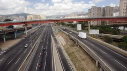 Lanzan a adolescente desde la autopista Francisco Fajardo (+Detalles)