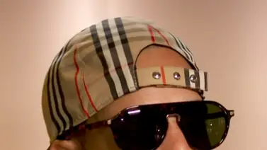 Arcángel se deleitó al oler el panty de una de sus fanáticas (+Video) Arcángel se deleitó al oler el panty de una de sus fanáticas (+Video)