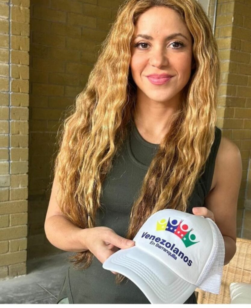 Shakira recibió detalle de ONG de venezolanos en Colombia Shakira recibió detalle de ONG de venezolanos en Colombia