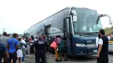 Interceptan a más de 200 migrantes que viajaban en dos autobuses Interceptan a más de 200 migrantes que viajaban en dos autobuses