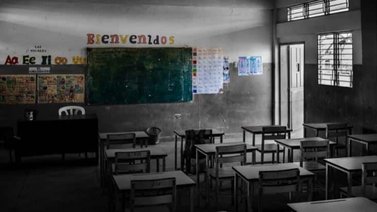 Maduro aprueba recursos para la dotación de las escuelas del país