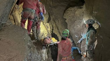 Neoyorquino dura 12 días atrapado en una cueva profunda en Turquía