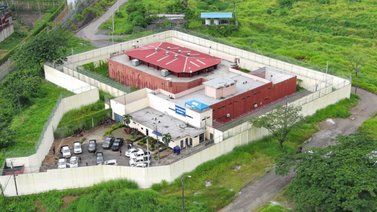 Cárcel de máxima seguridad sufre daños por dron explosivo