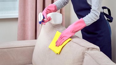 Ideas para quitar el mal olor en los muebles de tela