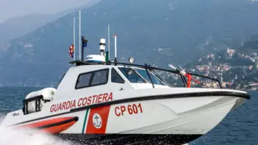 Detienen a un hombre en una particular embarcación Detienen a un hombre en una particular embarcación