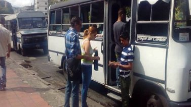 Transportistas exigen aumento del pasaje y cobro en divisas (+detalles)