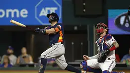 ¡Imparable! José Altuve hace historia al conectar tres jonrones en paliza de Houston
