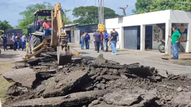 Alcaldía realiza Ruta de Bacheo para beneficiar a esta comunidad