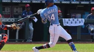 ¡Arepa power! Edward Olivares saca la casta en triunfo de Kansas City Royals (+Detalles)