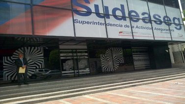 Prohíben a los bancos ofertar seguros (+Comunicado)