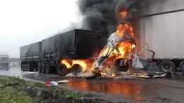 Megacolisión de camiones deja varios muertos y heridos