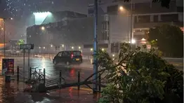 Imágenes del tifón Saola en Hong Kong