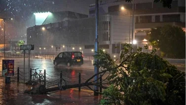 Imágenes del tifón Saola en Hong Kong