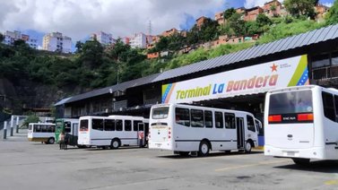 Reportan construcción de un muro frente al terminal La Bandera (+Más ampliación)