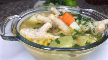 Sopa de pata de pollo para fortalecer el sistema inmunológico