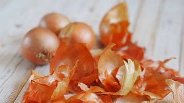 ¿Qué hacer con la piel de la cebolla?