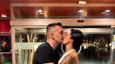 ¿Quién es el hombre que besa dulcemente a Jenni Hermoso? (+Amor en fotos)