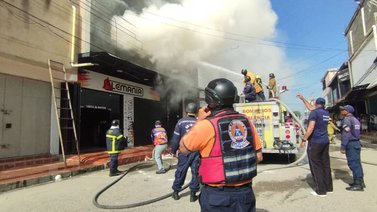Controlan incendio en centro comercial (+Fotos)