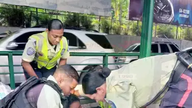 Oficiales de Polibaruta ayudaron a una mujer en labores de parto en la vía pública Oficiales de Polibaruta ayudaron a una mujer en labores de parto en la vía pública