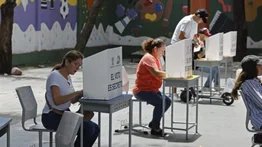 Cierran urnas electorales y comienza el conteo de votos en Ecuador