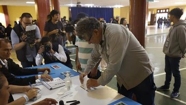 Segunda vuelta electoral en Guatemala se desarrolla sin inconvenientes