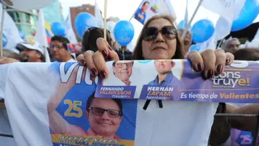 Homenajean a Fernando Villavicencio en cierre de campaña Homenajean a Fernando Villavicencio en cierre de campaña