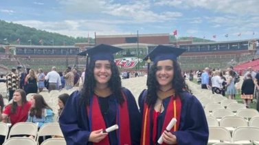 Gemelas venezolanas se gradúan en universidad de EEUU