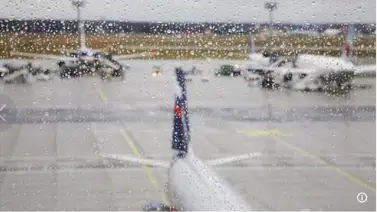 Fuerte inundación en aeropuerto bloqueó sus vuelos Fuerte inundación en aeropuerto bloqueó sus vuelos