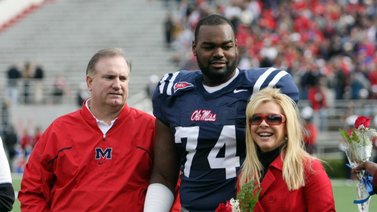 ¿Engañaron a todos? Michael Oher acusa a su familia de enriquecerse por este motivo