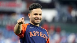 ¡Conmovedor! Conoce la reacción de este niño tras recibir un regalo de José Altuve