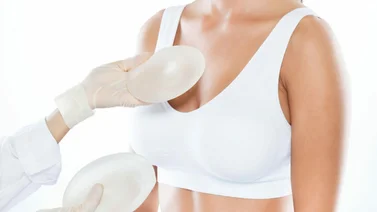PELIGRO: Esta es la edad mínima para ponerse implantes mamarios