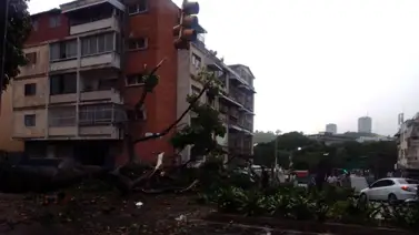 Fuertes lluvias causan fallas eléctricas en varios sectores de la ciudad Fuertes lluvias causan fallas eléctricas en varios sectores de la ciudad