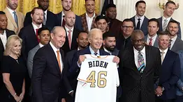Joe Biden recibe a los ganadores de la Serie Mundial 2022