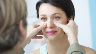 ¿Qué causa la obstrucción nasal?