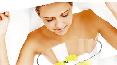 Vapor para una limpieza facial profunda Vapor para una limpieza facial profunda