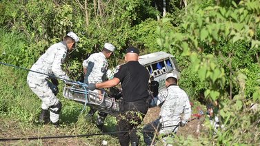 Trágico accidente de autobús deja más de 15 muertos: Tres eran menores