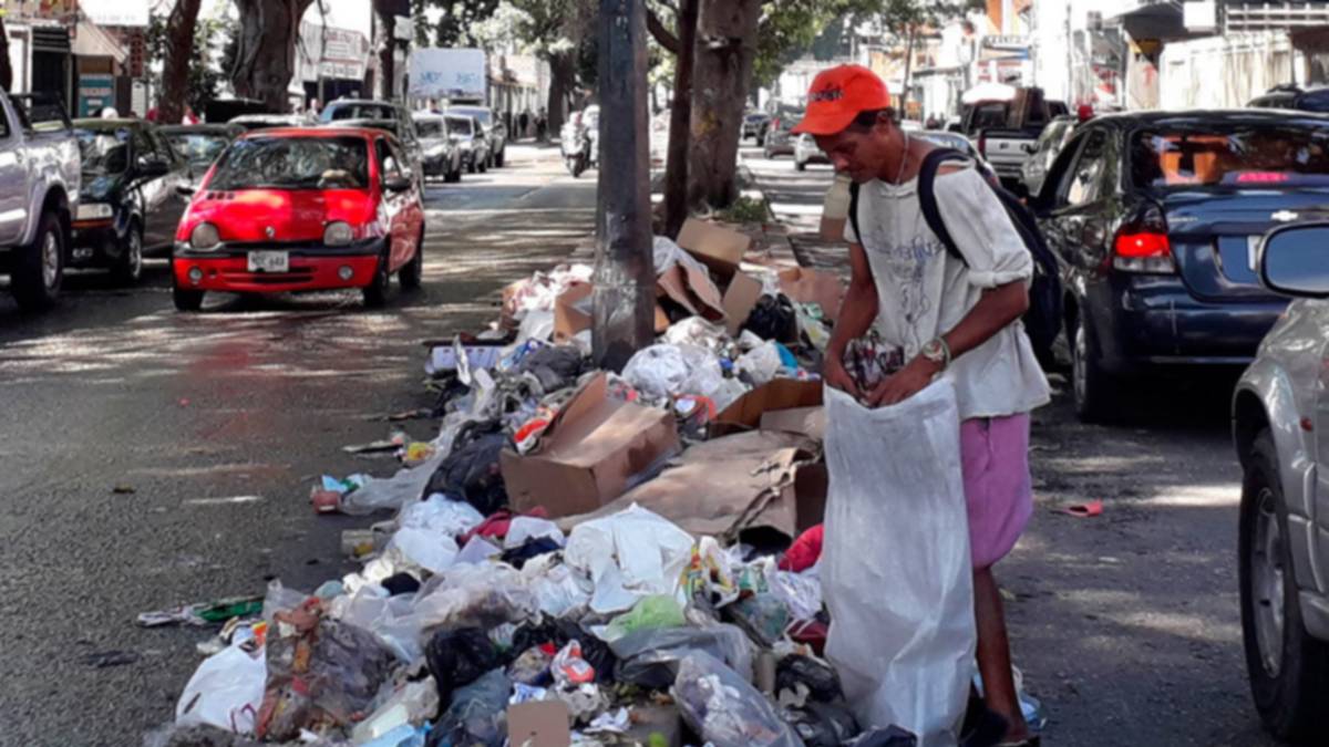 AUNQUE UD NO LO CREA: Leyes Municipales prohíben tirar basura en la calle