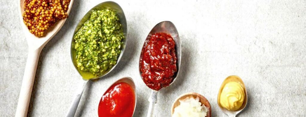 Salsas más populares para acompañar las comidas Salsas más populares para acompañar las comidas