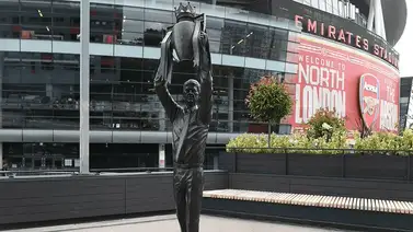 Arsenal rinde tributo a un grande de la Premier League: Esta es la enorme estatua que develaron Arsenal rinde tributo a un grande de la Premier League: Esta es la enorme estatua que develaron