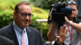 ¿Cómo le fue en el juicio al actor Kevin Spacey? Esto dictaminó la justicia con los cargos en su contra
