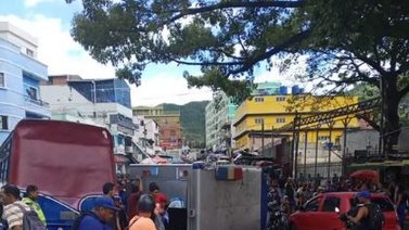 Transporte público colisiona contra módulo de la PNB