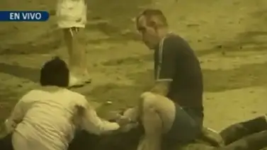 Hombre golpea brutalmente a su yerno venezolano en defensa de su hija Hombre golpea brutalmente a su yerno venezolano en defensa de su hija