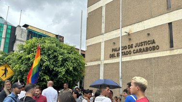 Exigen liberación de 33 detenidos en un local de Carabobo