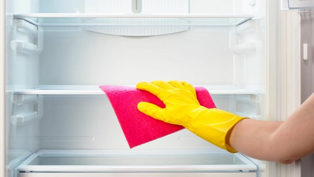 Freezer limpio en pocos pasos Freezer limpio en pocos pasos