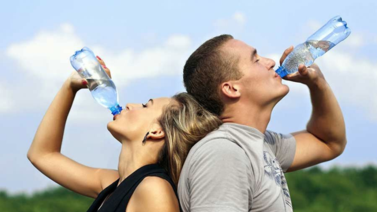 Esta es la cantidad de agua que debes beber al día
