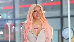 Mensaje oculto de la nueva canción de Karol G hizo llorar a su madre