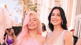Dua Lipa y Karol G llamaron la atención de todos en la premier de Barbie