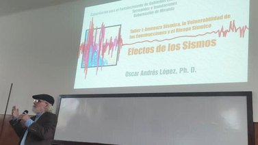 Capacitan a funcionarios ante sismos e inundaciones