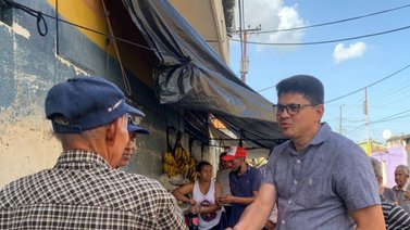 Candidato a Elección Primaria, César Almeida recorre sectores de Carabobo