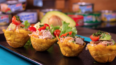 Tostón cesta con ensalada de atún